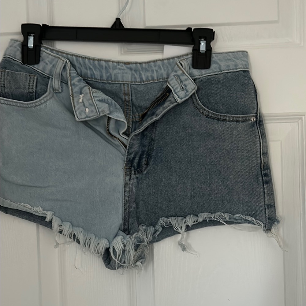 SHEIN Two-Tone Frayed Hem Jean Shorts